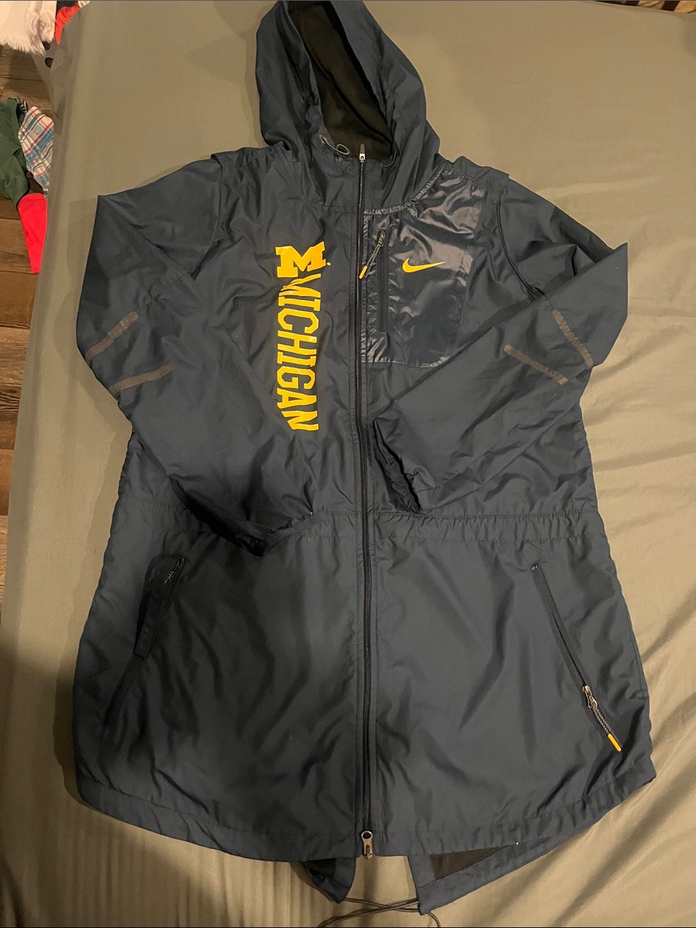 Nike Michigan Mountaineers size M